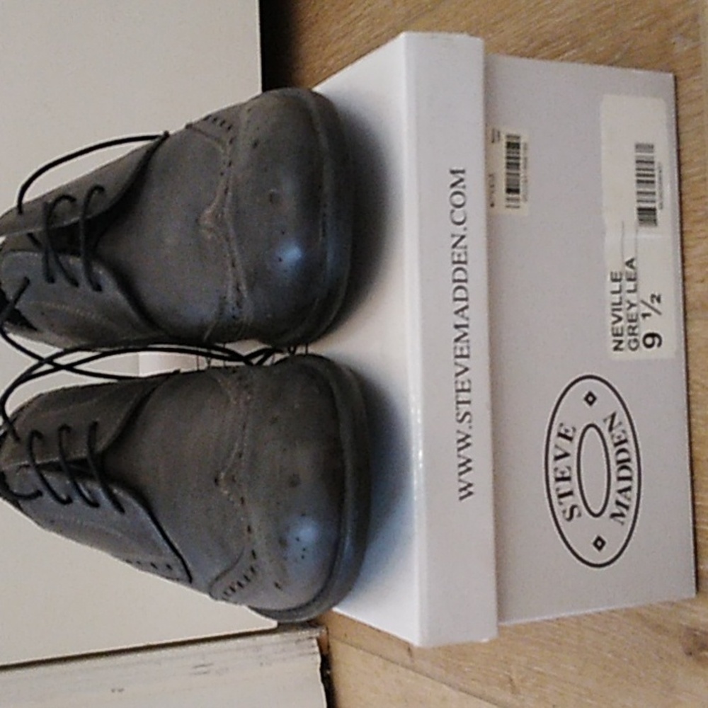 Steve Madden Grey Leather Shoes